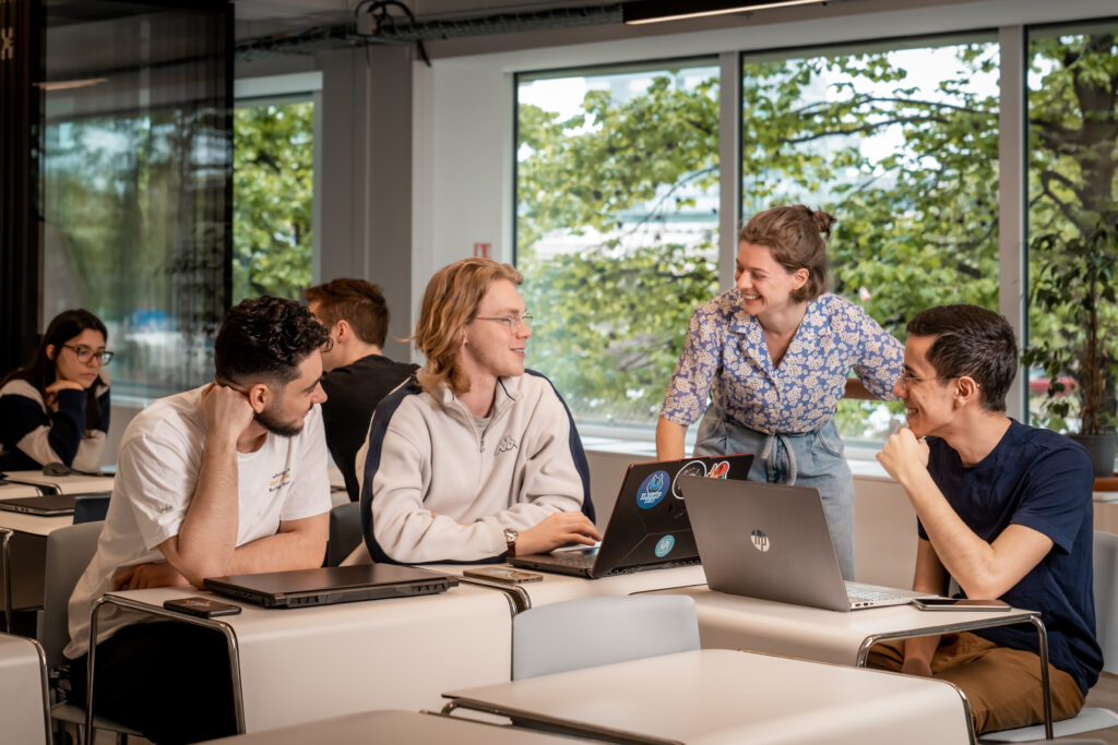 Etudiants heureux